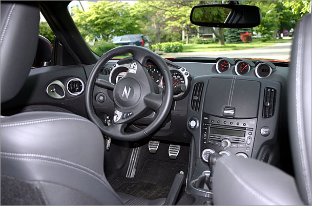 Nissan-370Z-interior
